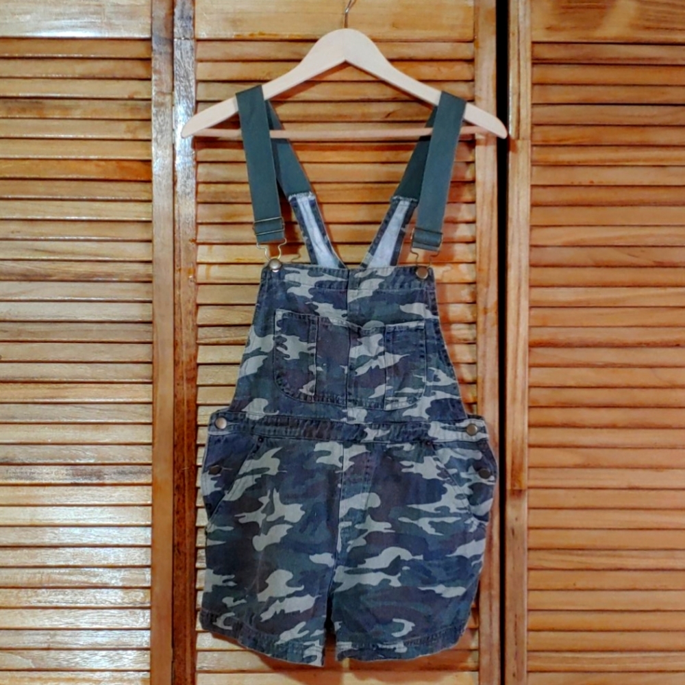 Filly Flair camo bib shorts small